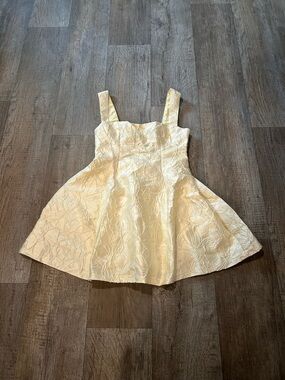 Princess Polly Light Yellow Floral Mini Dress with an Open Back. Size US 6